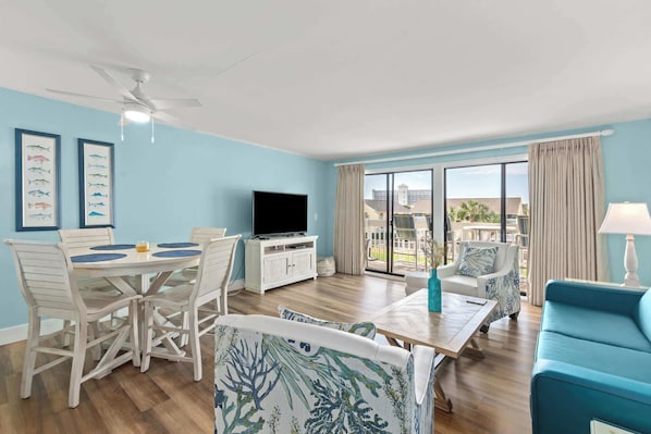 TV, offices - Anchors Up *Heated Pool & Private Beach Access* (Destin)