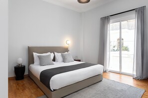 3 bedrooms, in-room safe, iron/ironing board, travel cot
