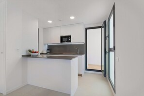 Fridge, microwave, oven, stovetop - Relax and enjoy your vacations in this beautiful new 2bedroom apartment.... (Fuengirola)