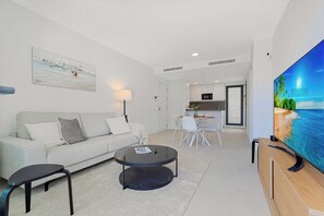 TV - Relax and enjoy your vacations in this beautiful new 2bedroom apartment.... (Fuengirola)