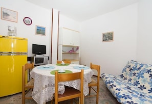 Apartment, 2 Schlafzimmer, Balkon, Gartenblick | Esszimmer
