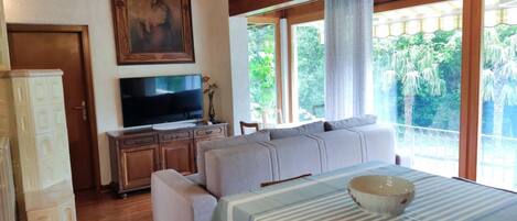 Apartment (Two Bedroom Apartment) | Dining room