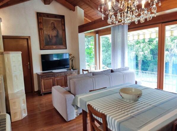 Apartment (Two Bedroom Apartment) | Dining room - Apartment & Rooms Villa Oliva (Novi Vinodolski)