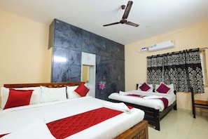 Classic Apartment, 3 Bedrooms, City View