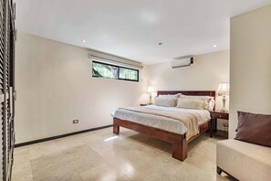 1 soveværelse, skrivebord, strygejern/strygebræt, weekendseng