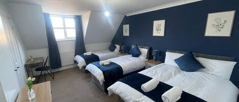 5 bedrooms, iron/ironing board, WiFi, bed sheets