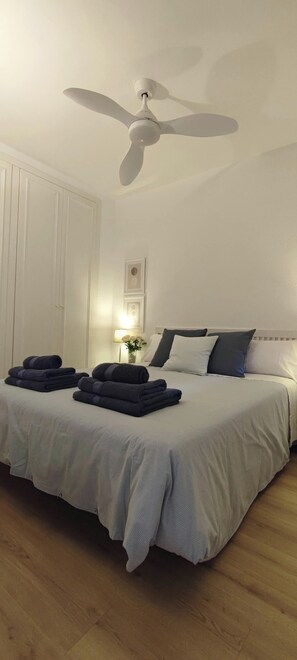 2 habitaciones, tabla de planchar con plancha, wifi y ropa de cama 