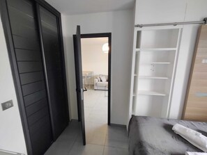 1 chambre, fer et planche à repasser, lit parapluie, Wi-Fi