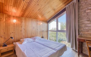3 habitaciones, tabla de planchar con plancha y cuna de viaje 