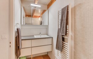 Suihku, hiustenkuivaaja