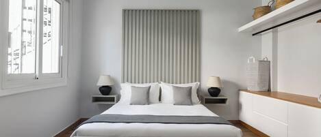 6 habitaciones, tabla de planchar con plancha, cuna de viaje y wifi