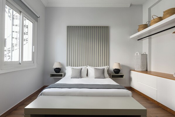 6 bedrooms, iron/ironing board, travel cot, WiFi