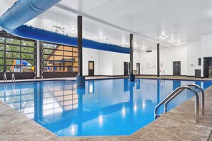 Innendørsbasseng