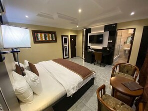 Deluxe Room, Balcony, City View | Desk, laptop workspace, blackout curtains, soundproofing - Anoga Guest House (Enugu)