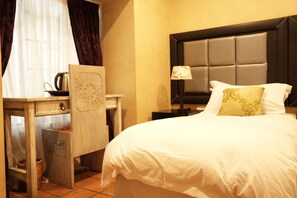 Standard Single Room, Garden View | Iron/ironing board, free WiFi