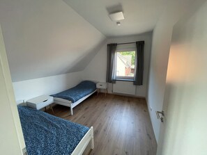 3 bedrooms, iron/ironing board, travel crib, free WiFi