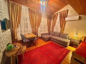 Deluxe Apartment | Egyptian cotton sheets, premium bedding, down duvets, memory-foam beds - Grace Of Golden Stay Suit Taksim (Istanbul)