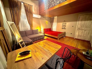 Deluxe Apartment | Egyptian cotton sheets, premium bedding, down duvets, memory-foam beds - Grace Of Golden Stay Suit Taksim (Istanbul)