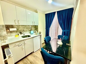 Egyptian cotton sheets, premium bedding, down duvets, memory-foam beds - Grace Of Golden Stay Suit Taksim (Istanbul)