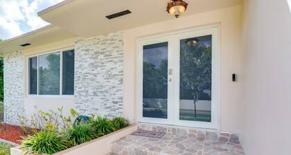 8 Mi to Wynwood: Waterfront Retreat w/ Lanai