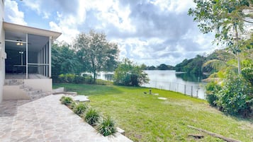 House (4 Bedrooms) | Front of property