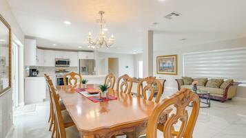 House (4 Bedrooms) | Interior