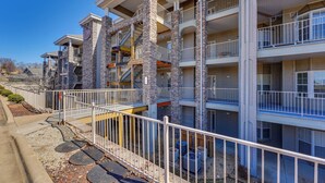 A multi-story hotel with balconies, a central courtyard, and a gated entrance. - Walk to Branson Strip: Inviting Condo! (Branson)