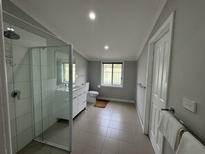 Villa, 2 Bedrooms | Bathroom - Hay Caravan Park (Hay South)
