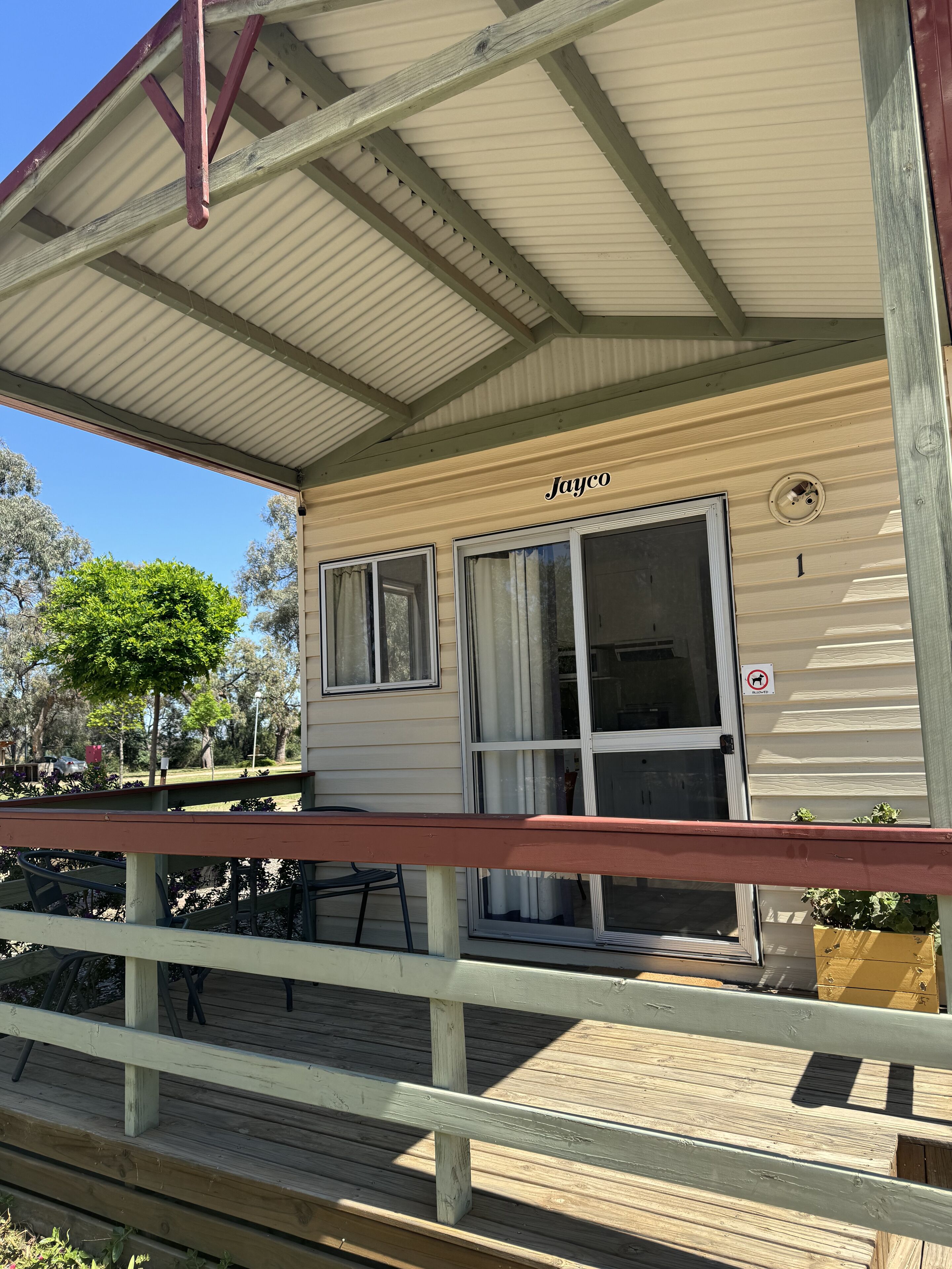 المنشأة من الخارج