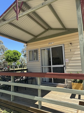 Exterior. Hay Caravan Park