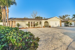 Interior - 2 Mi to Beach: Home w/ Pool, Grill & More in Largo (Largo)