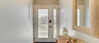 Walk to Beach: Newly Remodeled Condo in Ocean City