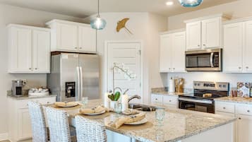 House (4 Bedrooms) | Interior