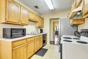 House (3 Bedrooms) | Interior