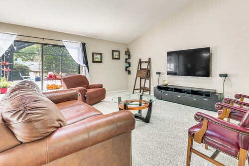 Swim, Golf & Relax: Lovely Home in Lake Mary