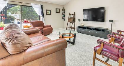 Swim, Golf & Relax: Lovely Home in Lake Mary