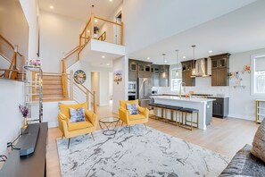 Apartment (3 Bedrooms) | Interior - 10 Mi to Morristown: Stylish Home w/ Pool Access (Rockaway)