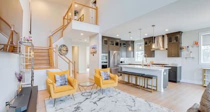 10 Mi to Morristown: Stylish Home w/ Pool Access