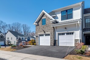 Apartment (3 Bedrooms) | Interior - 10 Mi to Morristown: Stylish Home w/ Pool Access (Rockaway)