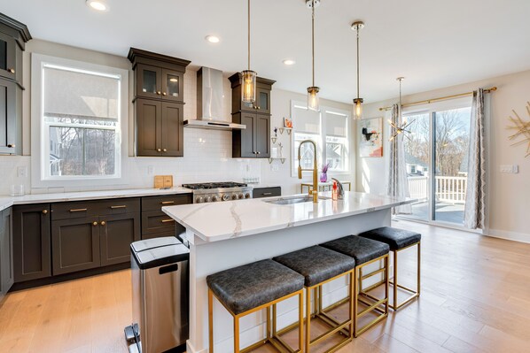 Apartment (3 Bedrooms) | Interior - 10 Mi to Morristown: Stylish Home w/ Pool Access (Rockaway)