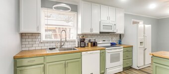 Near Shops & Eats: Home w/ Large Yard in Waycross!