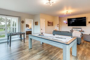 House (3 Bedrooms) | Interior - Sol & Luna: Luxury Cabin, Mountain Views, Hot Tub (Ellijay)