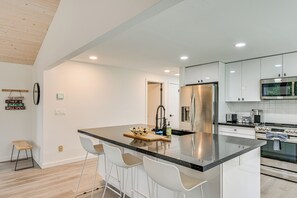 Interior - Walk to Lake: Anderson Island Escape w/ Fire Pit (Anderson Island)