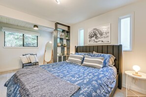 Interior - Walk to Lake: Anderson Island Escape w/ Fire Pit (Anderson Island)