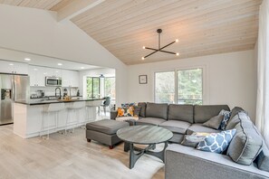 Interior - Walk to Lake: Anderson Island Escape w/ Fire Pit (Anderson Island)