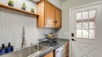 House (2 Bedrooms) | Bahagian dalam