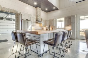 Interior - Dock & Panoramic Bay Views: Oconto Retreat! (Oconto)