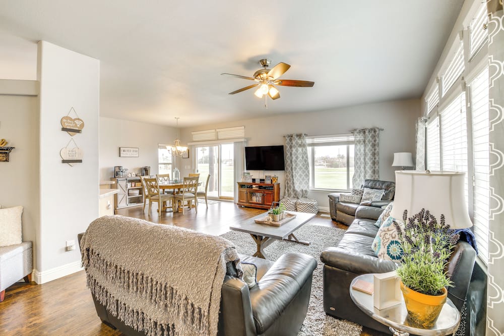 Walk to Colorado River: Needles Gem w/ Pool Access - Willow Valley, AZ