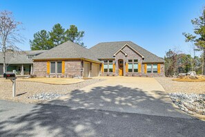 House (4 Bedrooms) | Interior - Luxe Golf Getaway in Hot Springs Village! (Hot Springs Village)