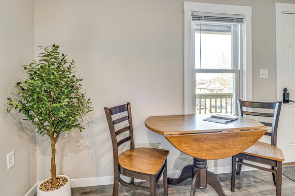A dining area with a wooden table, two chairs, and a potted plant. - 15 Mi to Summit Lake State Park: Updated Apt! (Hagerstown)